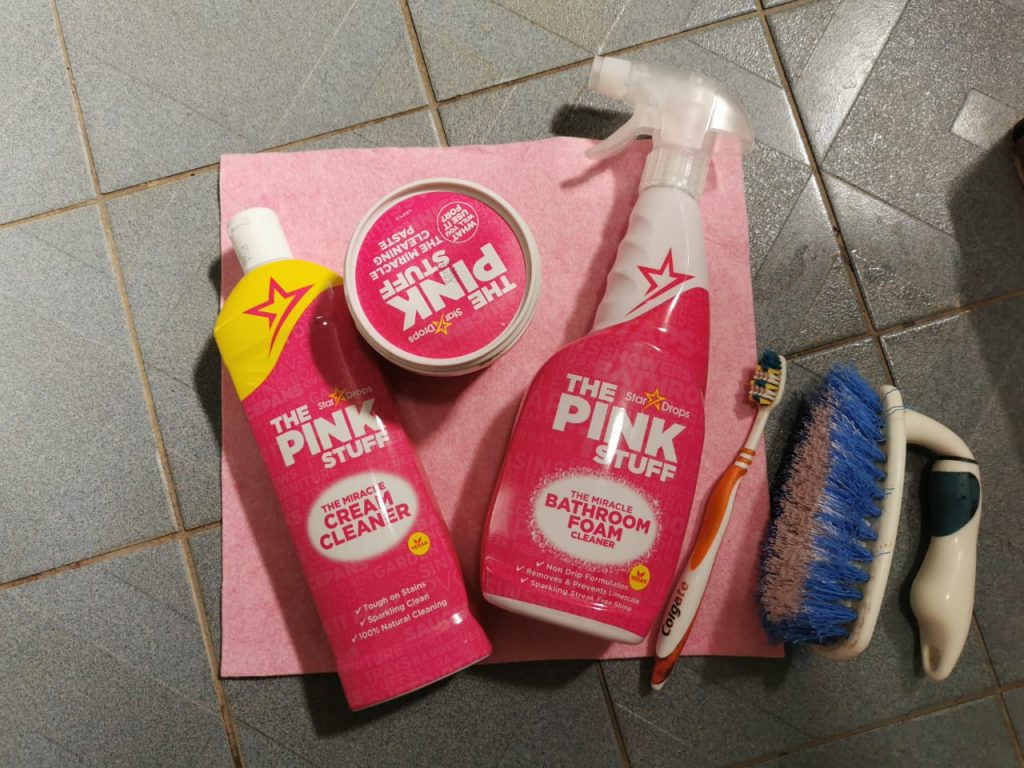 Cleaning Shower Screen with The Pink Stuff Paste